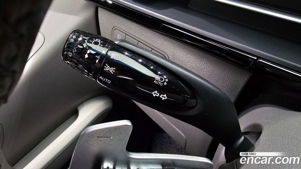 Hyundai Staria Lounge 9-Seater, 2023