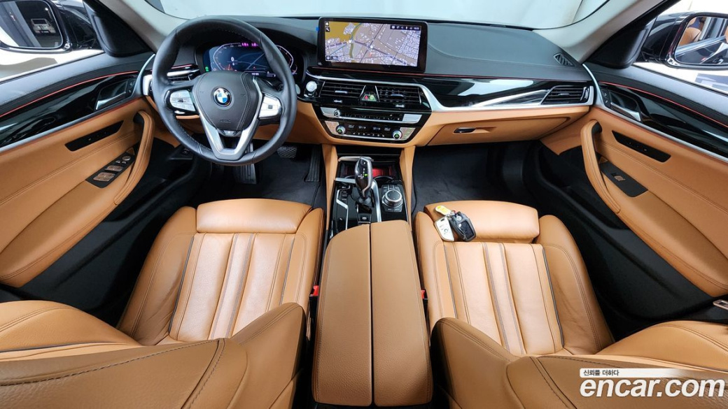 BMW 5-Series 520i Luxury, 2022