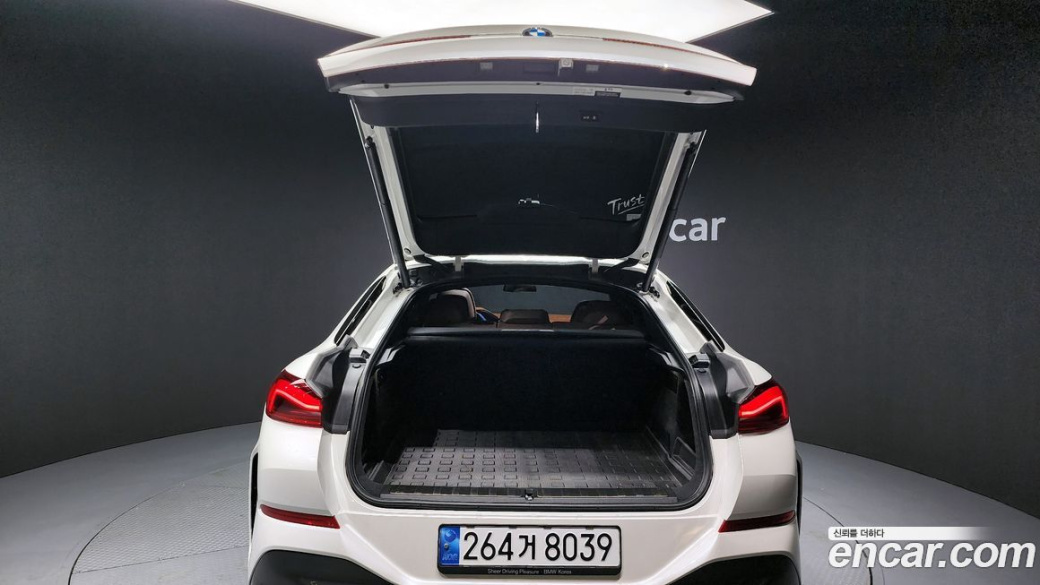 BMW X6 xDrive40i M Sport, 2022
