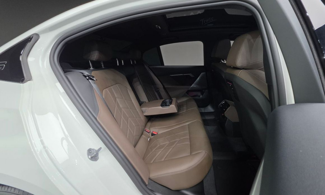 BMW 5-Series 520i M Sport, 2025