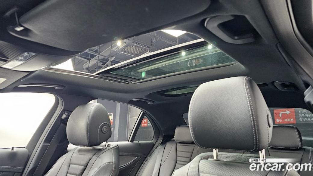 Mercedes-Benz E-Class E350 4MATIC AMG Line, 2022