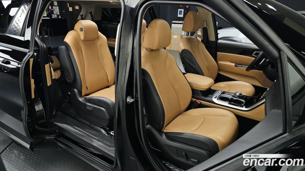 Kia Carnival 9-Seater Signature, 2023