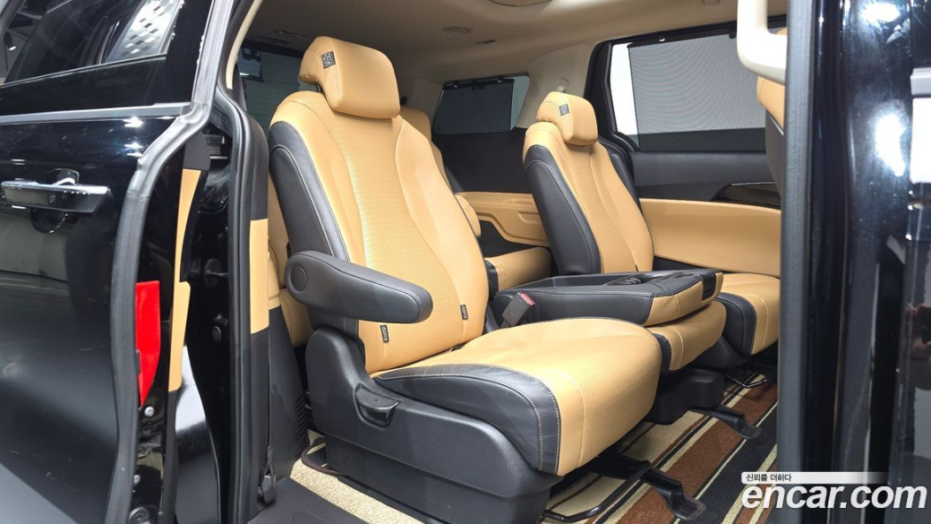 Kia Carnival 11-Seater Signature, 2023
