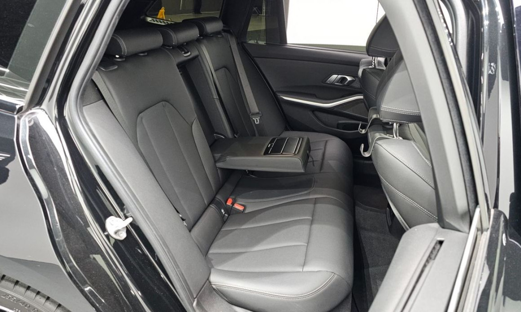 BMW 3-Series 320i Touring M Sports, 2024