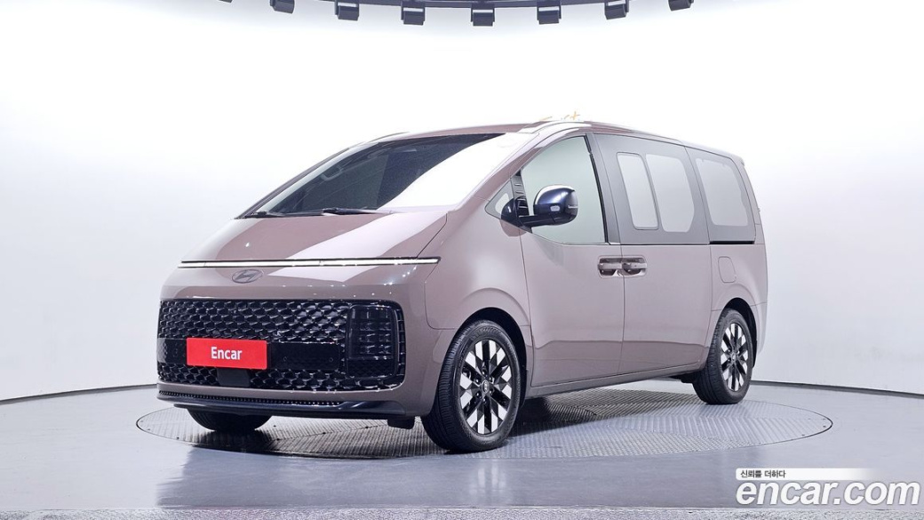 Hyundai Staria Lounge 9-Seater, 2025