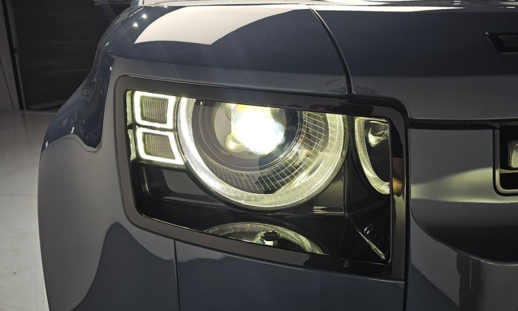 Land Rover Defender 90 D250 SE, 2022