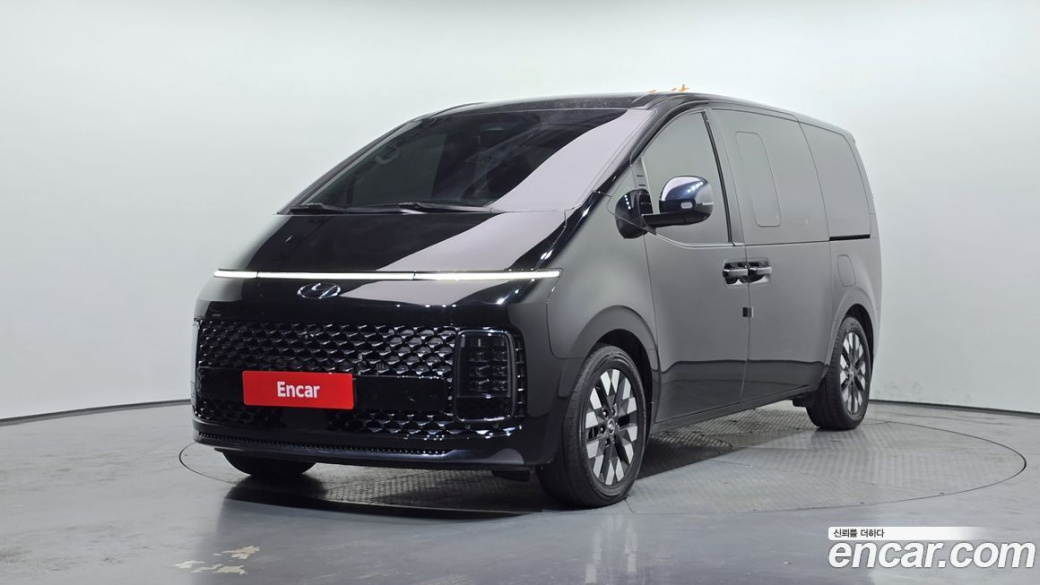 Hyundai Staria 4WD Lounge 9-Seater, 2023