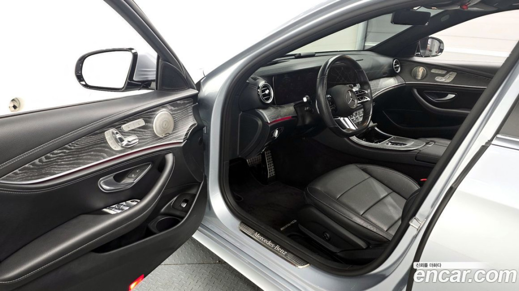 Mercedes-Benz E-Class E350 4MATIC AMG Line, 2022