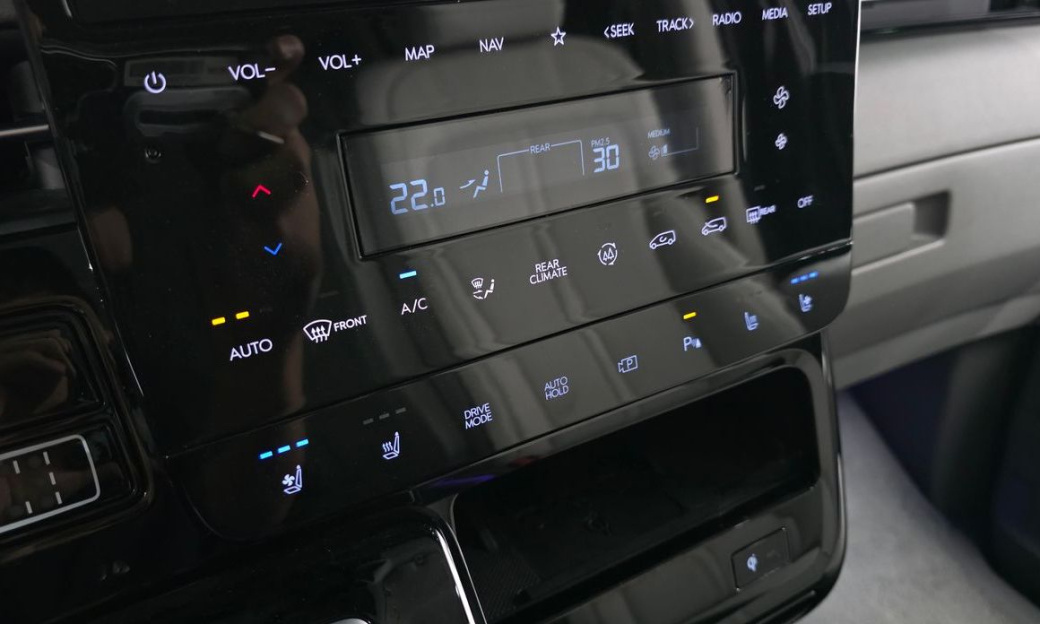 Hyundai Staria 4WD Lounge 7-Seater, 2024