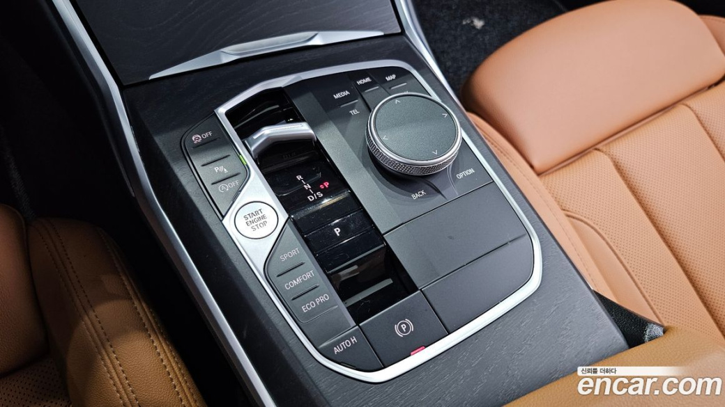 BMW 3-Series 320i, 2024