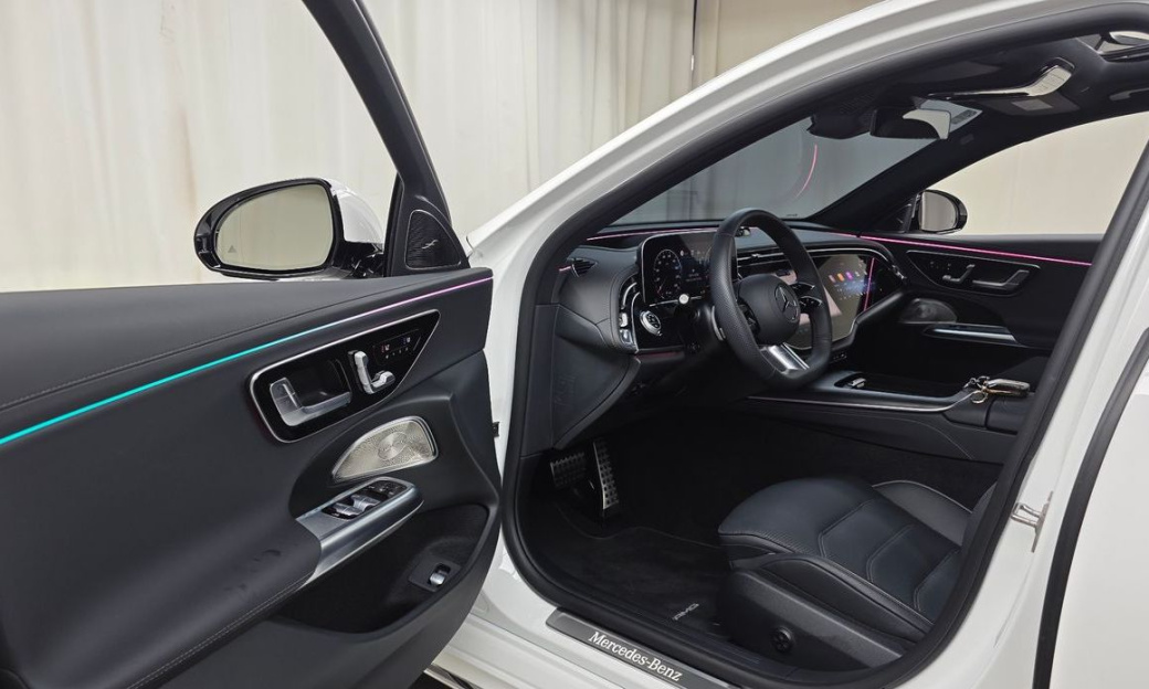 Mercedes-Benz E-Class E300 4MATIC AMG Line, 2025