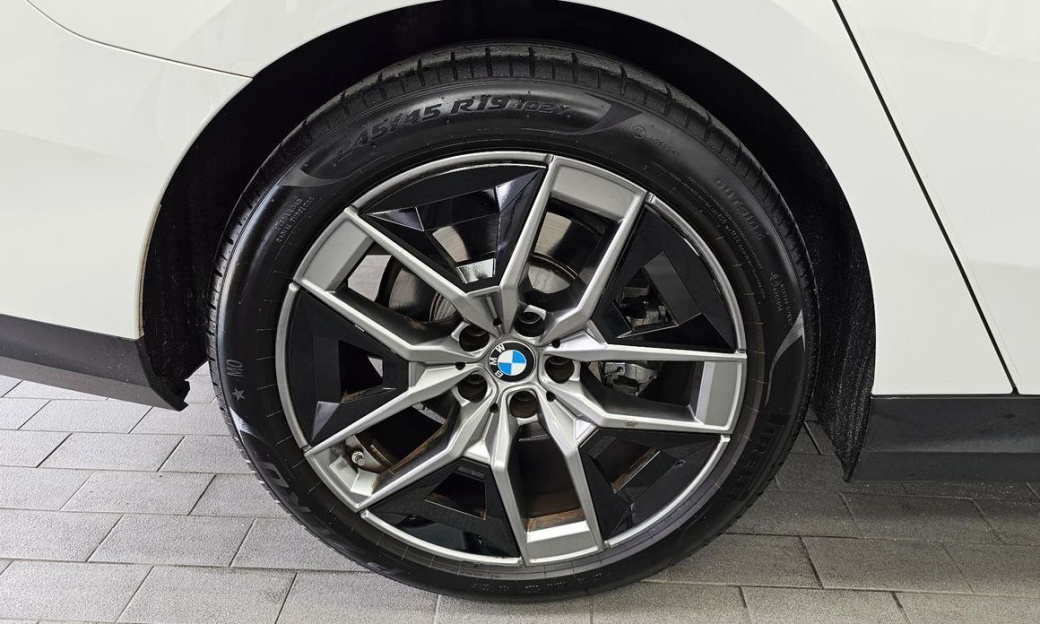 BMW 5-Series 520i, 2025