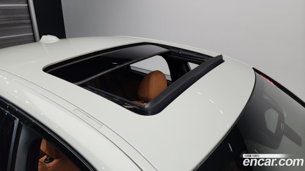 BMW 3-Series 320i, 2024