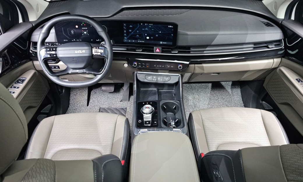 Kia Carnival 7-Seater Signature, 2025