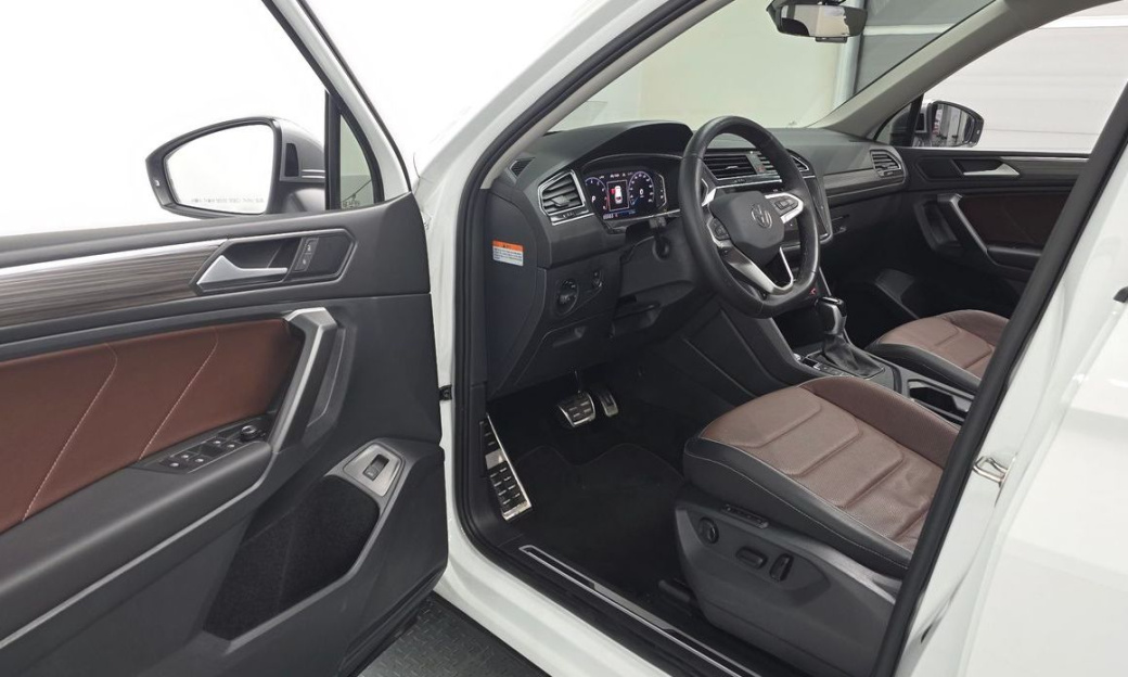 Volkswagen Tiguan 2.0 TSI Prestige, 2024