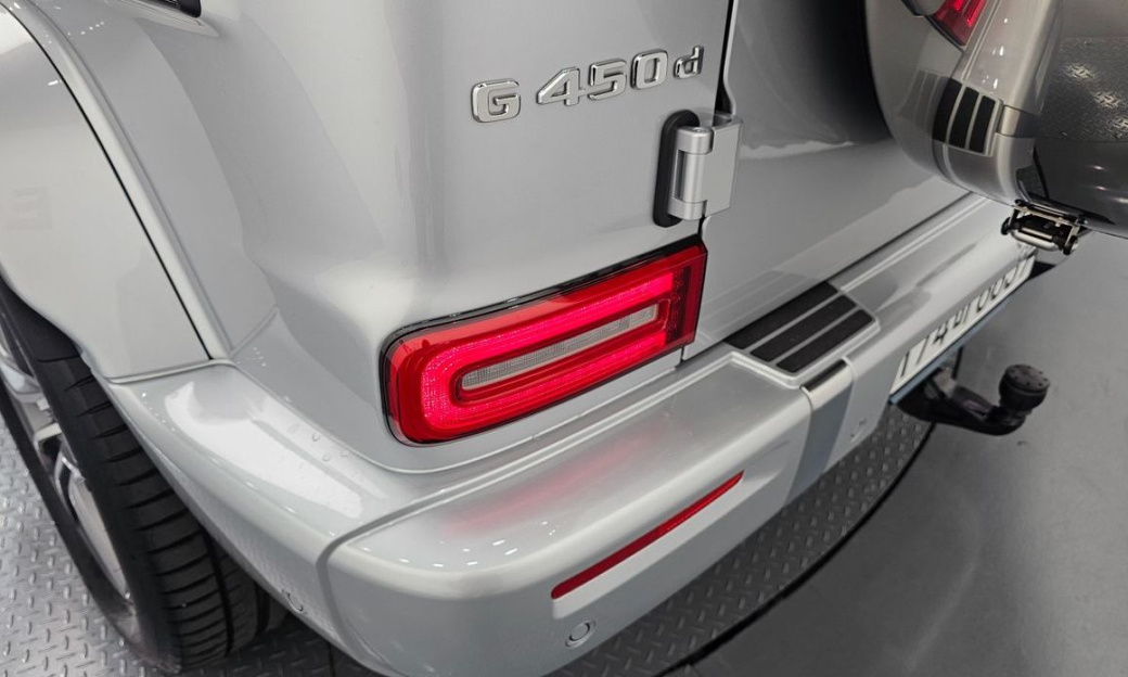 Mercedes-Benz G-Class G450d, 2025