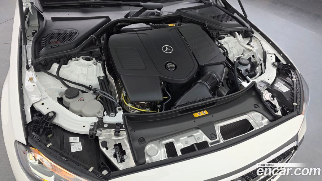 Mercedes-Benz E-Class E200 AMG Line, 2026