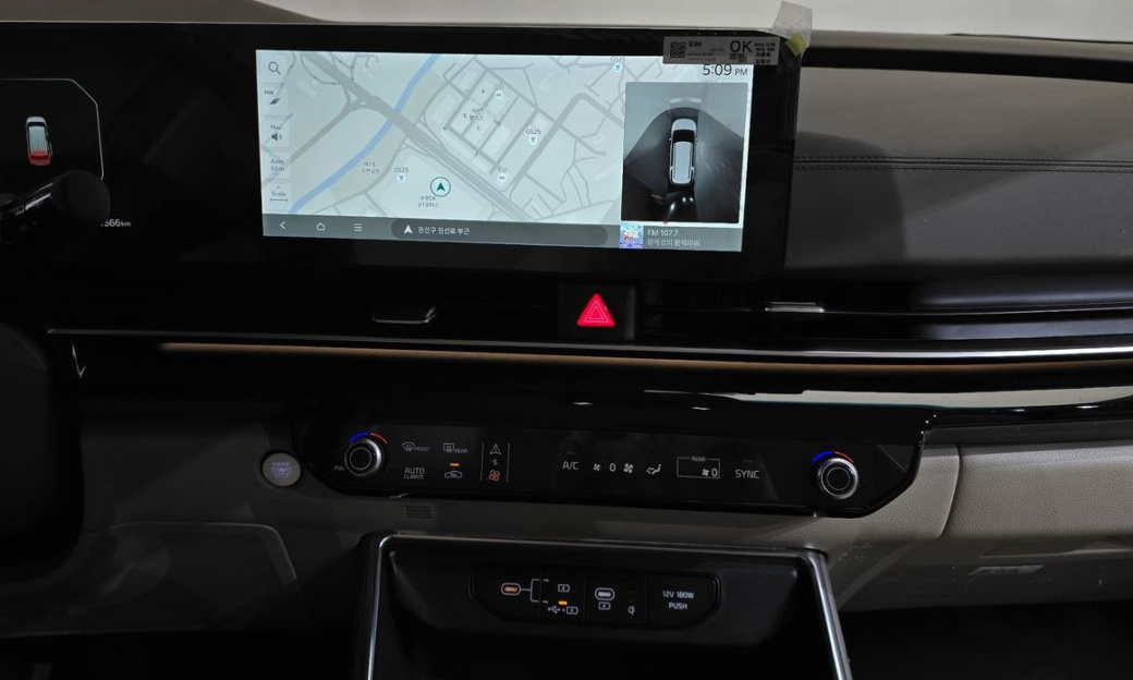Kia Carnival 7-Seater Signature, 2024
