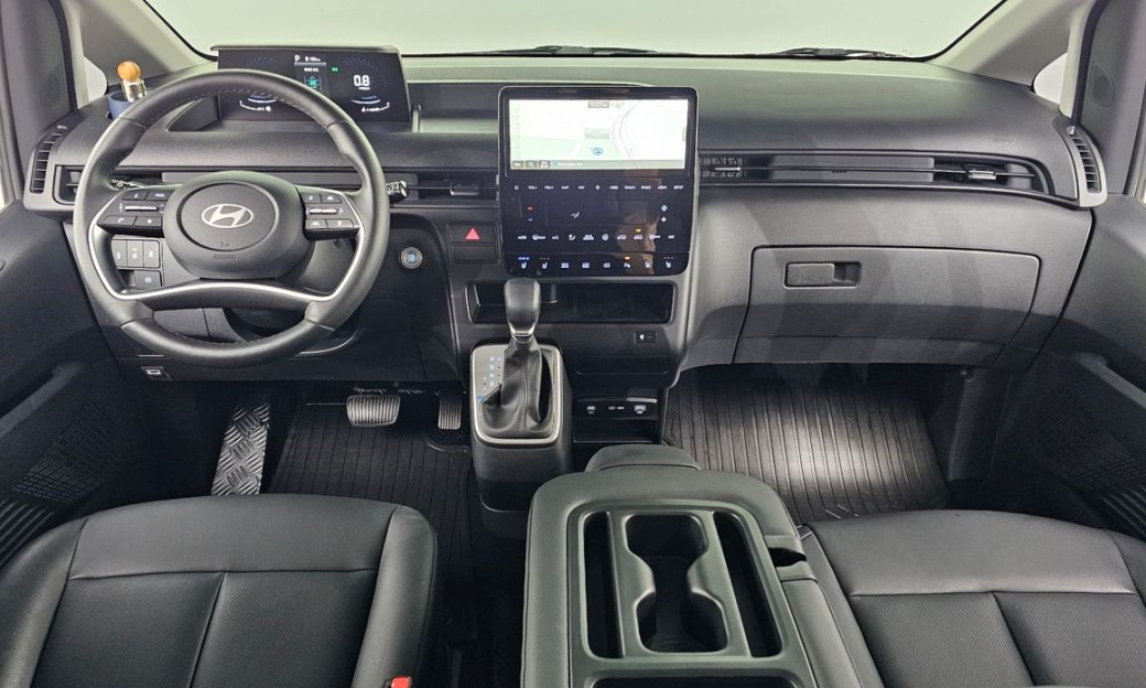 Hyundai Staria Tourer 11-Seater, 2025