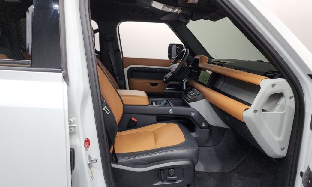 Land Rover Defender 110 P300 X-Dynamic SE, 2024