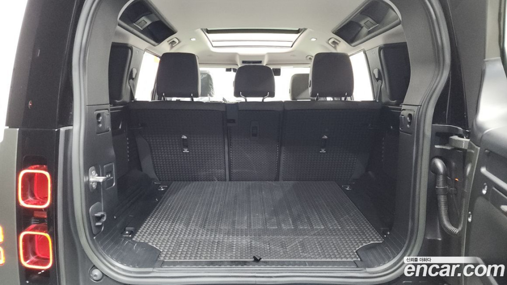 Land Rover Defender 110 D250 SE, 2023