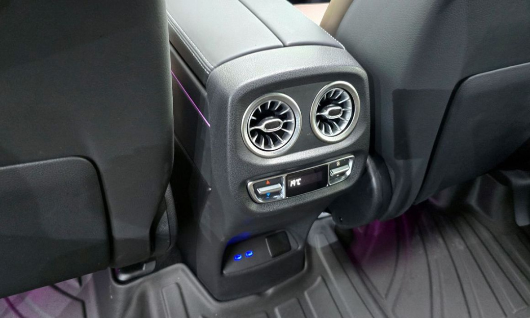Mercedes-Benz G-Class G450d, 2025