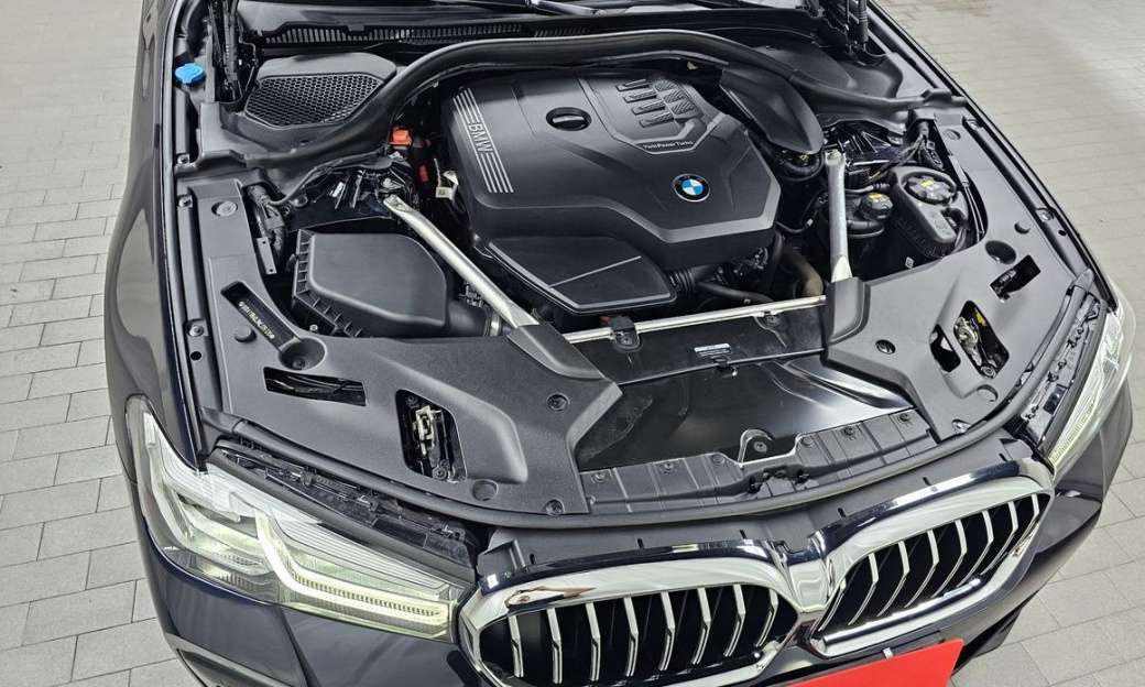 BMW 5-Series 520i M Sport, 2022