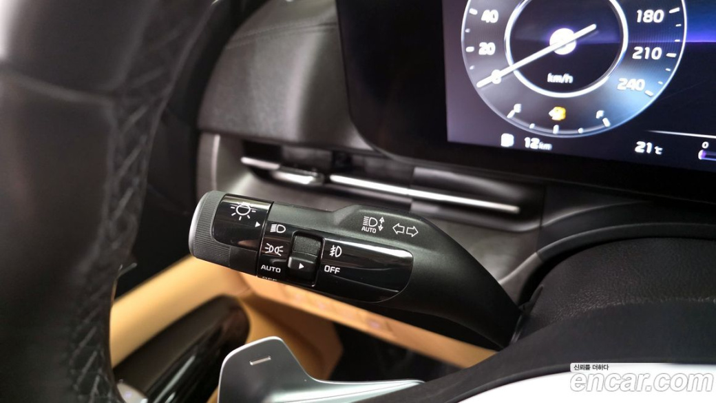 Kia Carnival 9-Seater Signature, 2023