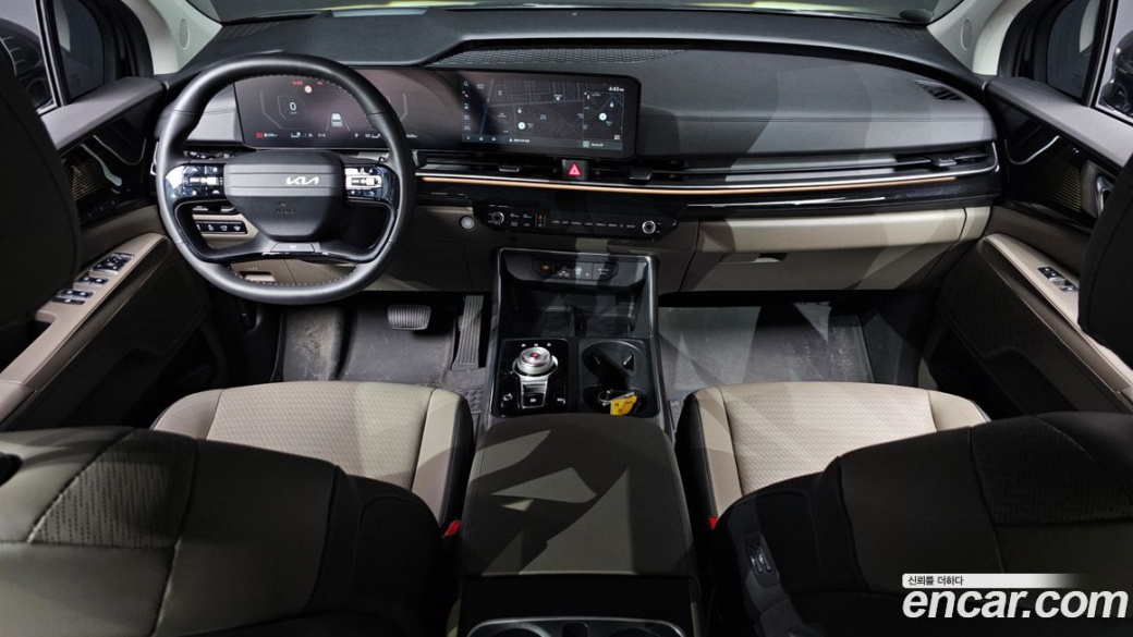 Kia Carnival 7-Seater Gravity, 2025