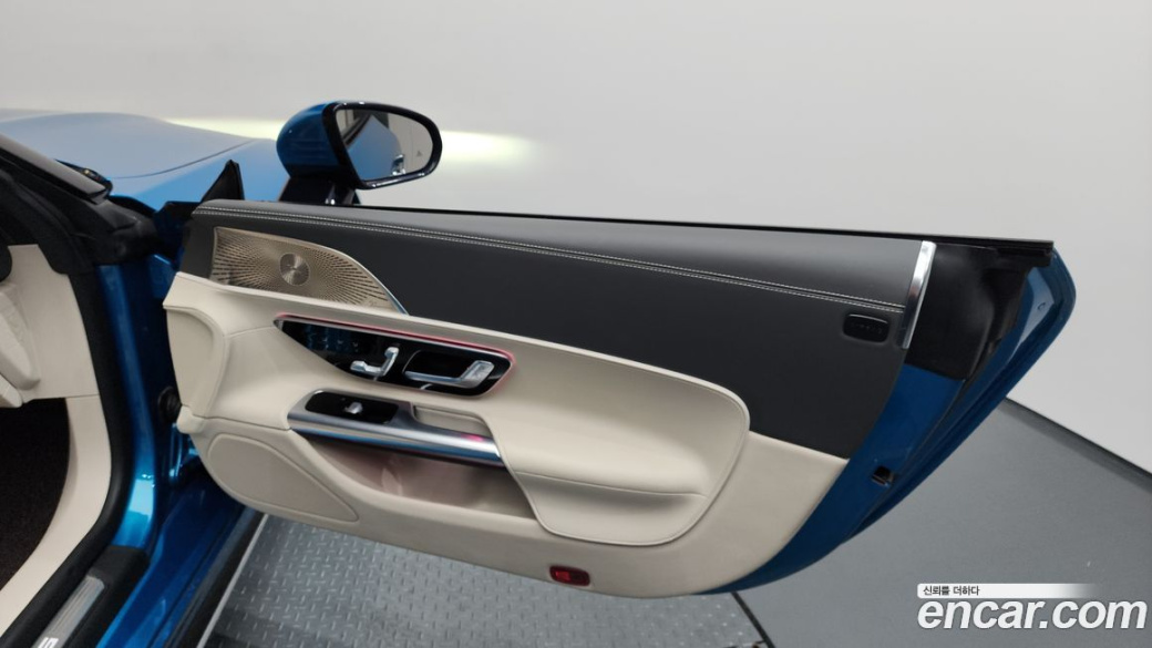 Mercedes-Benz SL-Class AMG SL63 4MATIC+, 2023