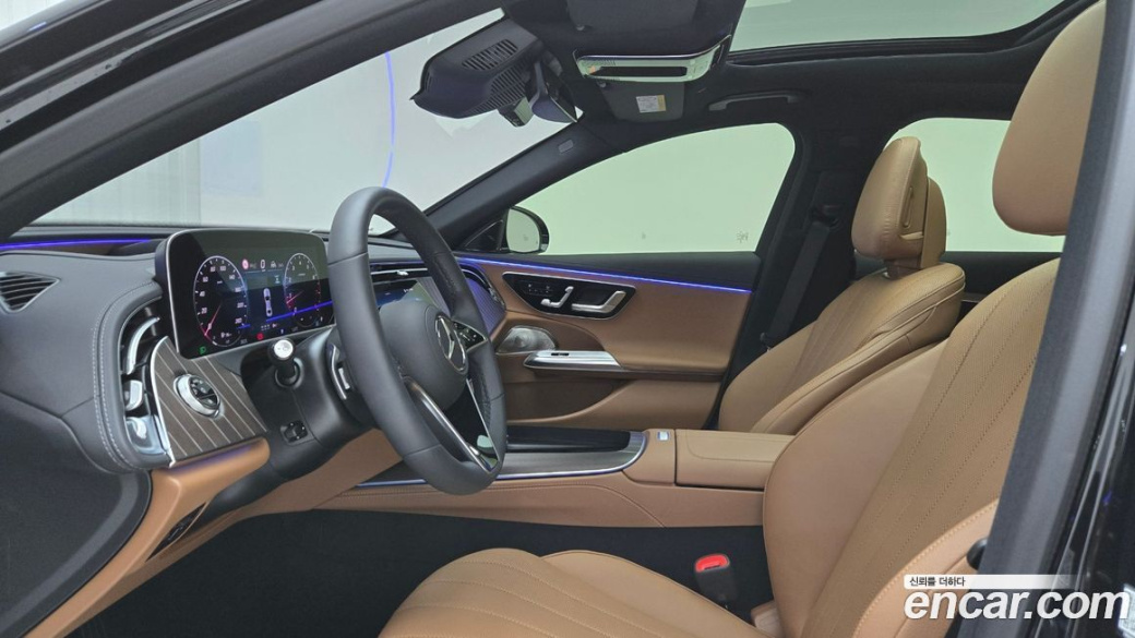 Mercedes-Benz E-Class E300 4MATIC Exclusive, 2025