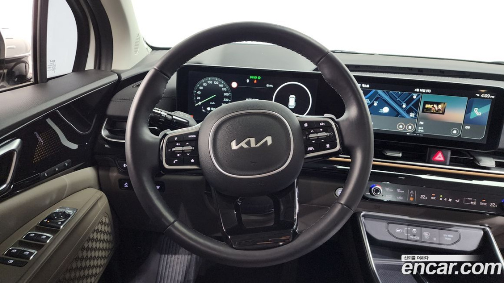 Kia Carnival 9-Seater Signature, 2024