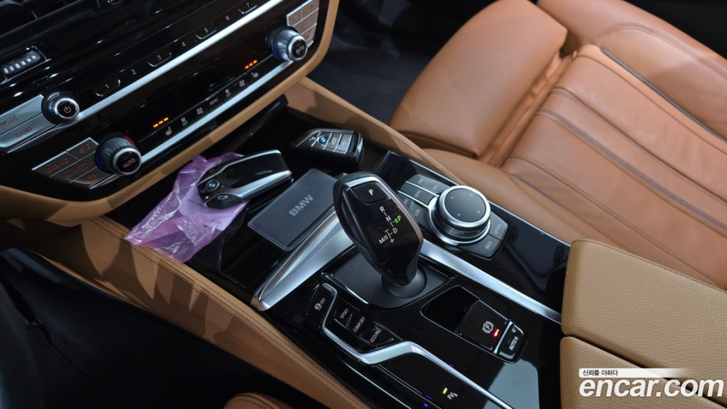 BMW 5-Series 520i Luxury, 2022