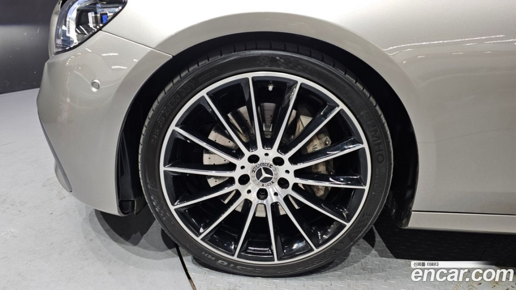 Mercedes-Benz E-Class E350 4MATIC AMG Line, 2023