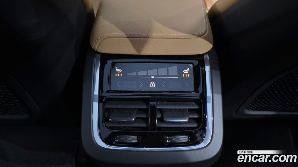 Volvo XC60 B6 Ultimate Bright, 2024