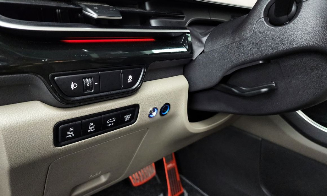 Kia Carnival 9-Seater Hi Limousine (Special Vehicle), 2024