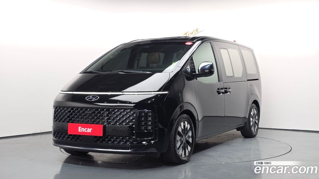 Hyundai Staria 4WD Lounge 7-Seater, 2023