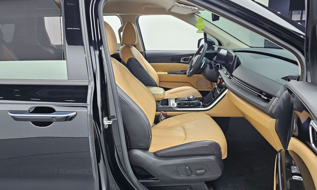 Kia Carnival 7-Seater Signature, 2023