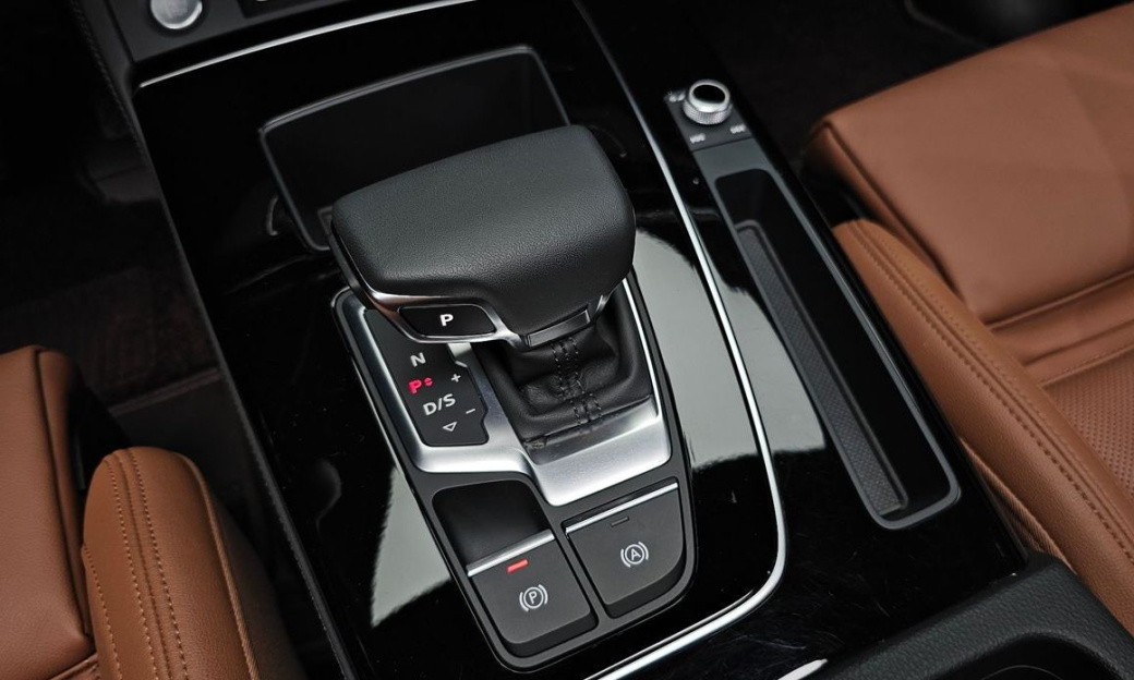 Audi Q5 45 TFSI Quattro Premium, 2024
