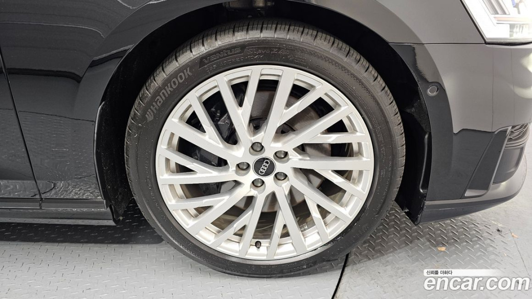 Audi A8 55 TFSI Quattro LWB, 2021
