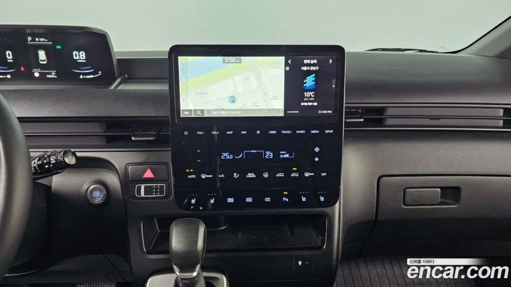 Hyundai Staria 4WD Tourer 9-Seater, 2025