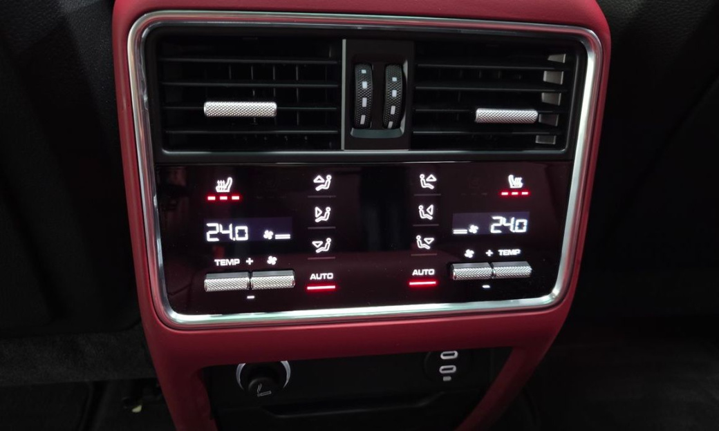 Porsche Cayenne 3.0 PLATINUM EDITION, 2023