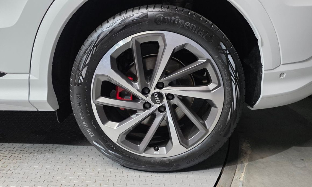 Audi Q5 40 TDI Quattro S Line Black Edition, 2025