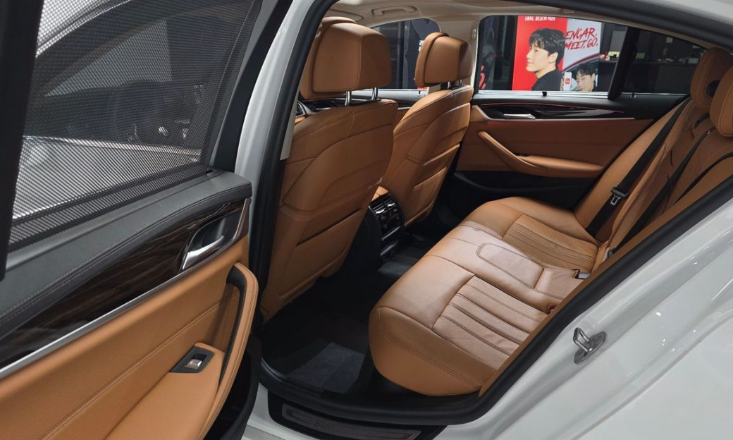 BMW 5-Series 520i Luxury, 2023