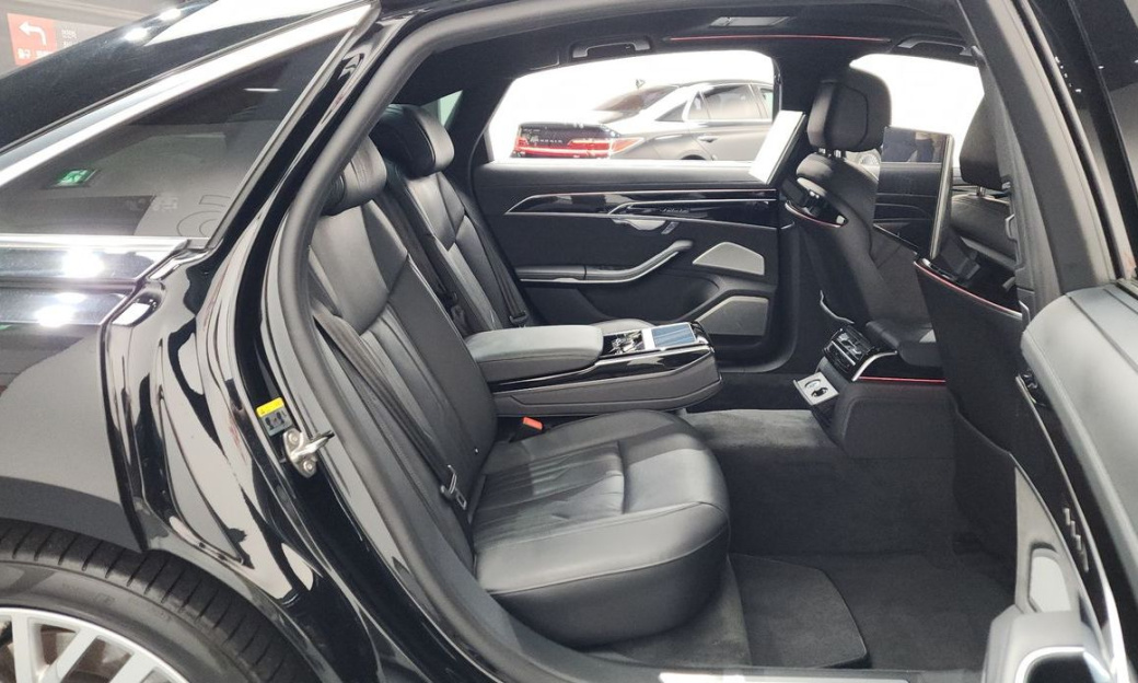 Audi A8 55 TFSI Quattro LWB, 2021