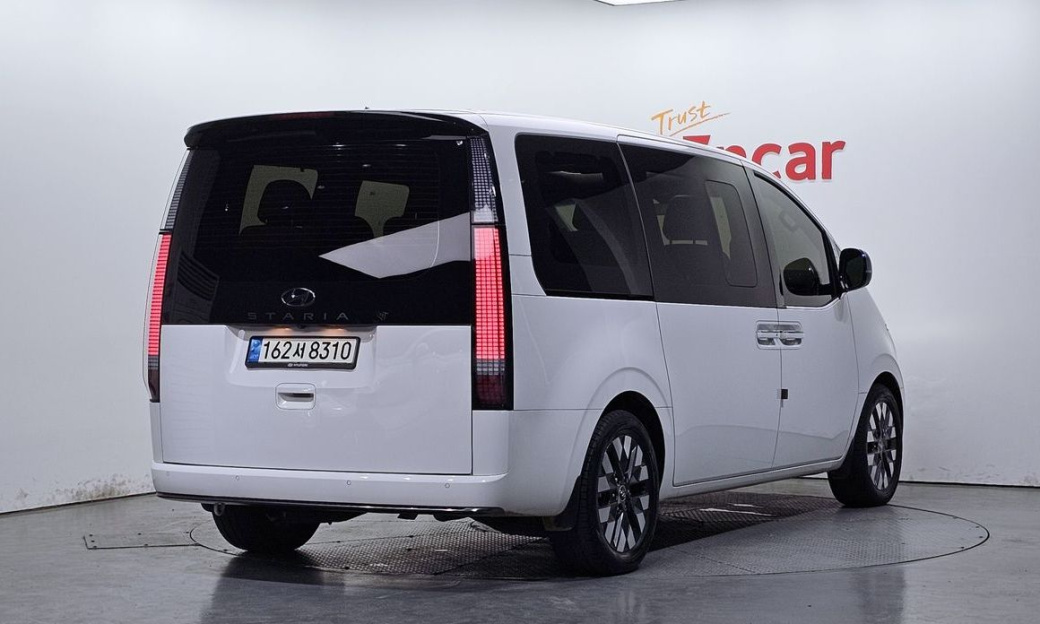 Hyundai Staria Lounge 9-Seater, 2022