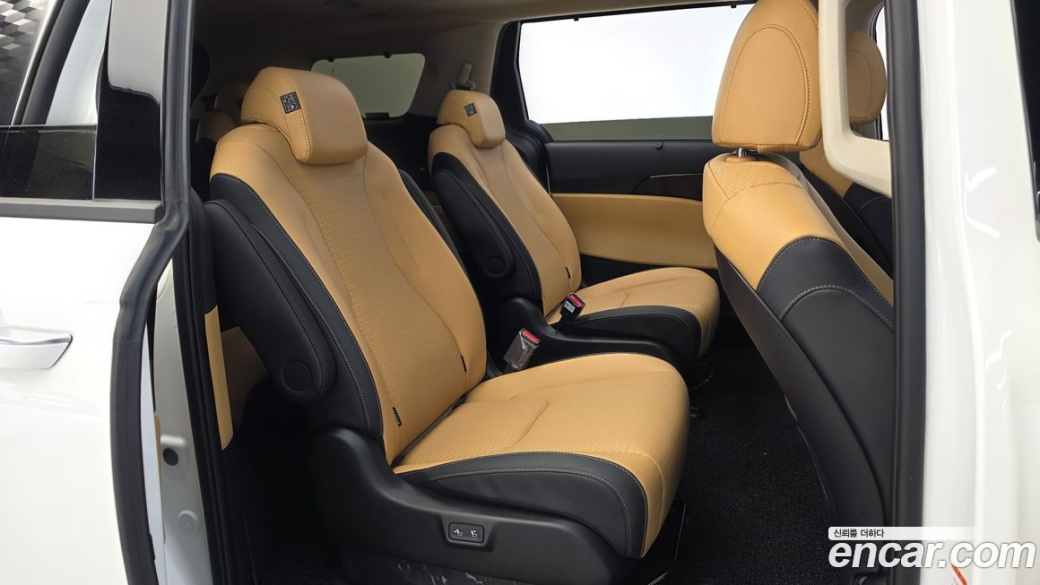 Kia Carnival 9-Seater Signature, 2023