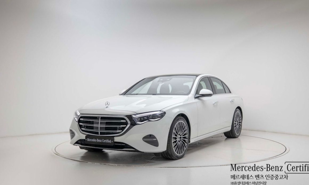 Mercedes-Benz E-Class E300 4MATIC Exclusive, 2025