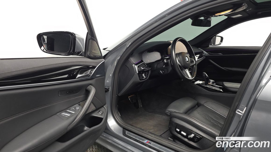 BMW 5-Series 530i M Sport Package, 2023