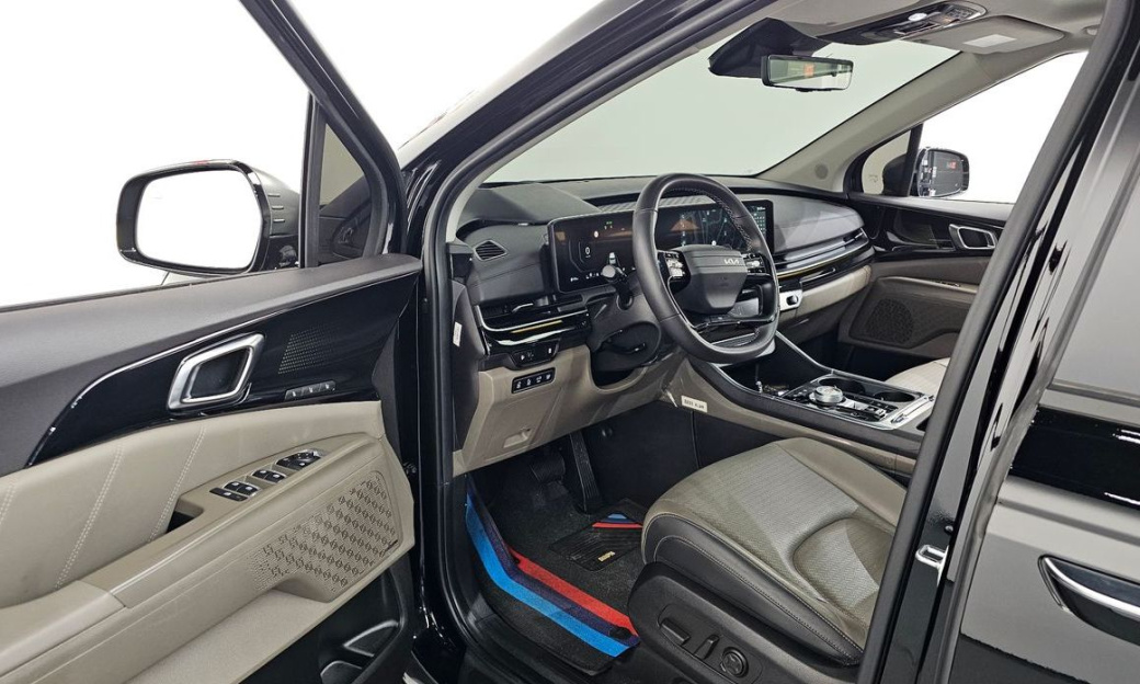 Kia Carnival 7-Seater Gravity, 2025